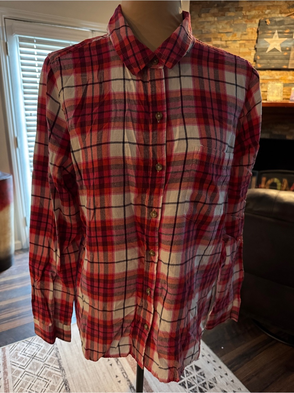 SO Women's Red Plaid Button-Down Shirt